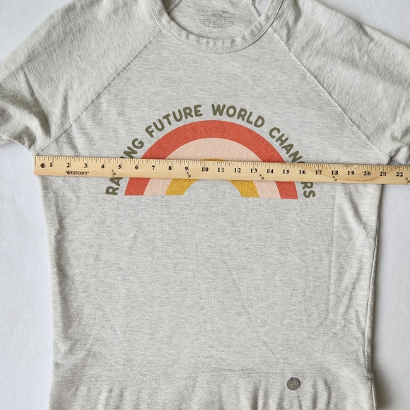 Crowned Free Gray Sweatshirt Raising Future World Changers Graphic Cute Medium - Picture 12 of 17